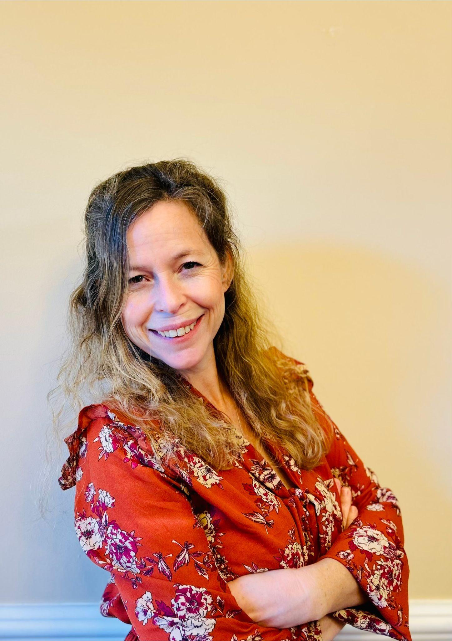 Therapist Rachel Berkowitz Eichhorn smiling at the camera.